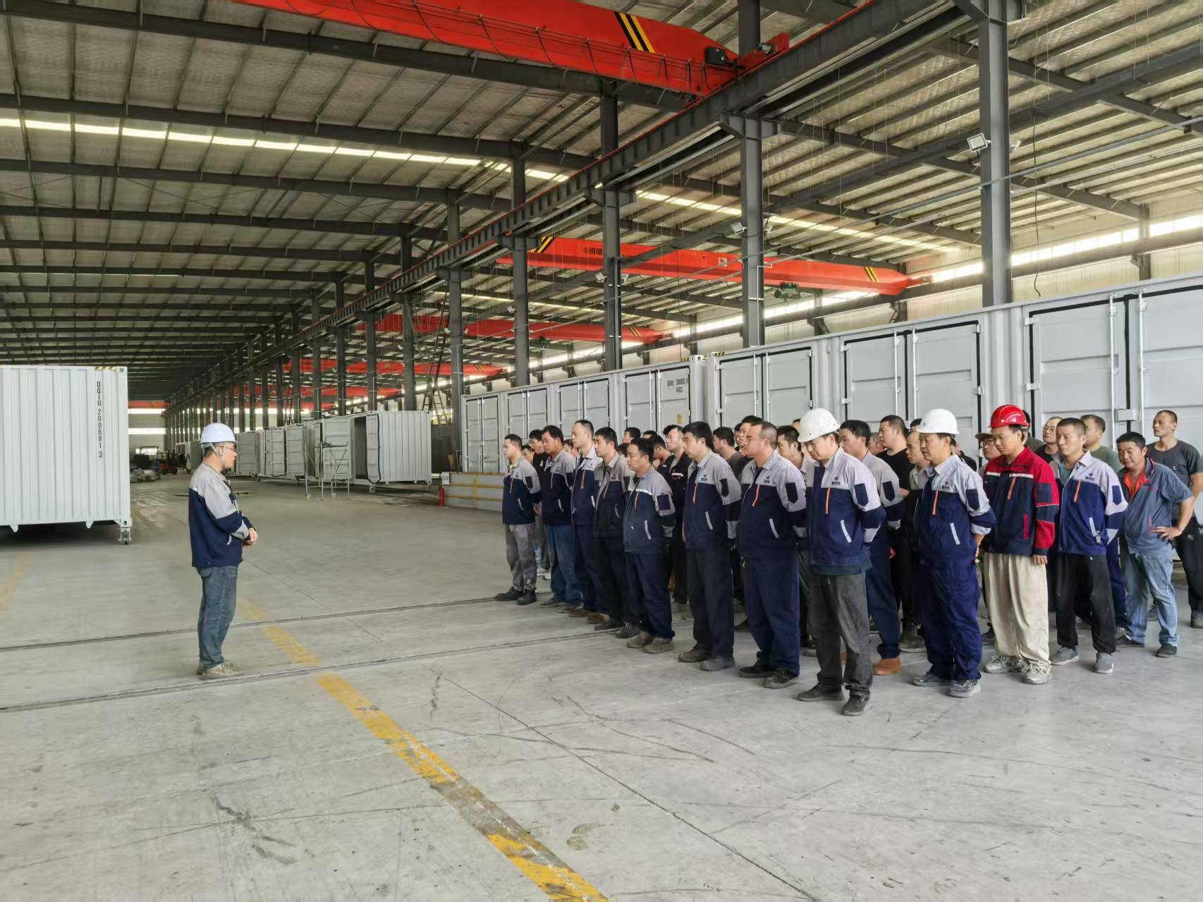Realización de capacitación de operación de seguridad para empleados del taller